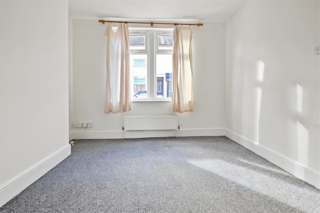 44, Roe Road, Northampton photo 4