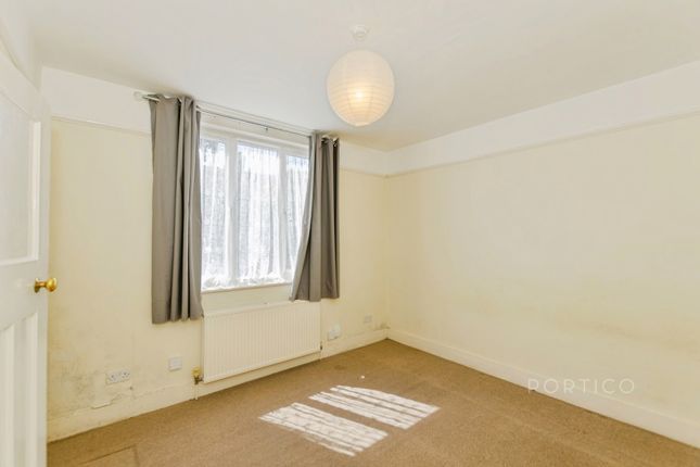 Penrhyn Avenue, London photo 4
