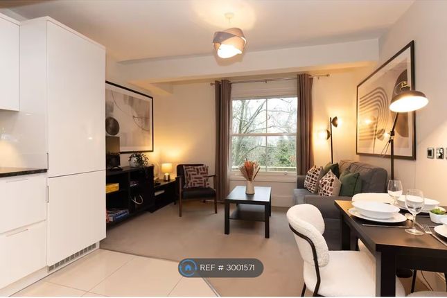 Flat, Oak Hill, Surbiton photo 2