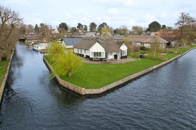 Thumbnail Detached bungalow for sale in Grebe Island, Horning