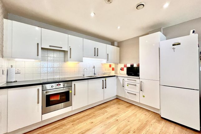 Flat 2, Aces Court, Hounslow photo 2