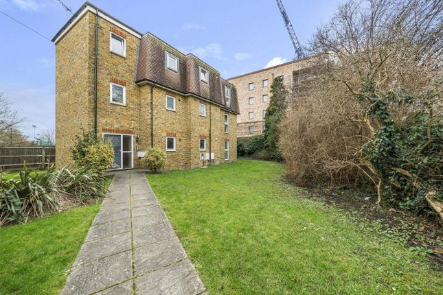 Flat for sale in Boundary Close, Kingston Upon Thames