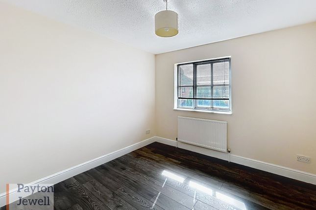 33 Pant Celydd, Port Talbot photo 3
