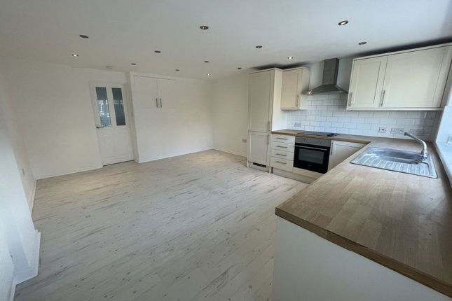 3-bed house on 2a, Woodbank, Leicester, £1,100/mo