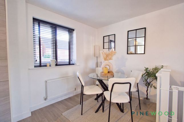 33 Vicarage Walk, Chesterfield photo 3