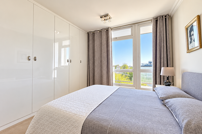 Flat 4, Centre Heights, London photo 3