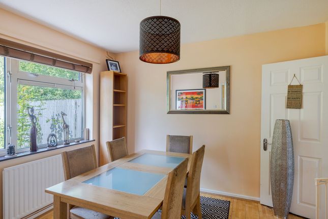 5 Laxton Gardens, Redhill photo 4