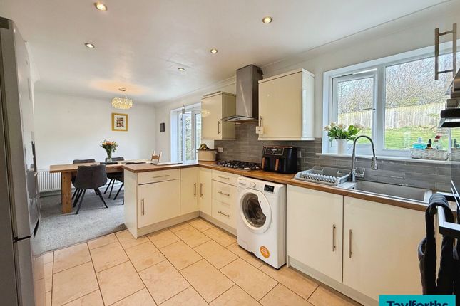 4 Moor View, Barnoldswick photo 2