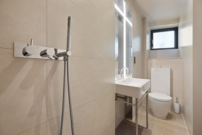 Town house to rent in Pottery Lane, London