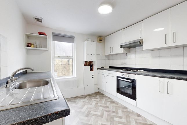 Maisonette to rent in Holloway Road, London