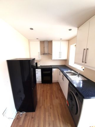 7 Selan Gardens, (Room), Hayes photo 3