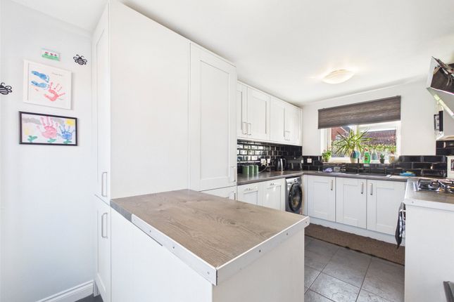 15, Garlandstone Walk, Gloucester photo 3
