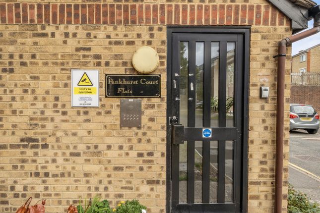 Flat 2, Pankhurst Court, 1, Caradon Close, London photo 4