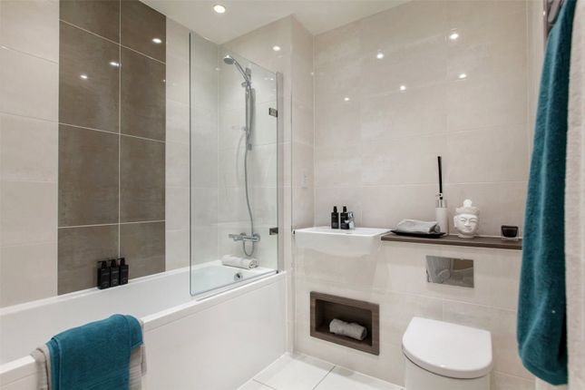Flat 26 Falcon Court,, Webber Street, Surrey photo 4