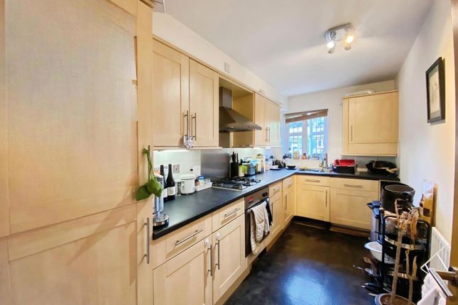 Flat 5,, Jenkins Court, Bagshot photo 3