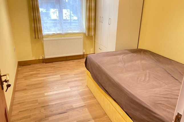 Thumbnail Room to rent in Very Near Off Runnymede Gardens Area, Greenford