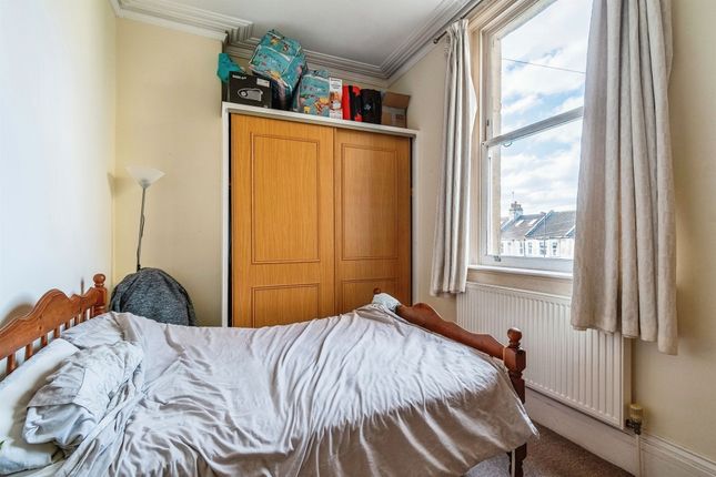 Flat for sale in Highview, Upper Oldfield Park, Bath