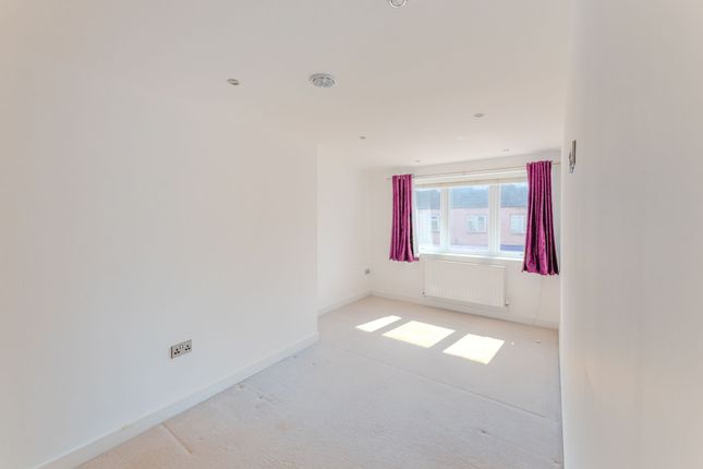 Flat 4, Maple House 11A High Street, Witney photo 3