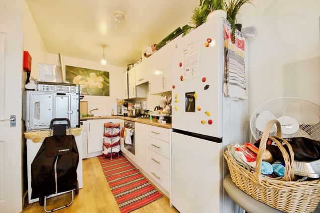 Flat 59/Jupiter Court, 10 Cameron Crescent, Edgware photo 3