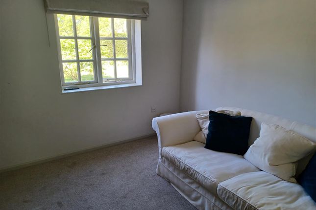Crossways Farm Flat, Kintbury Road, Hungerford photo 3