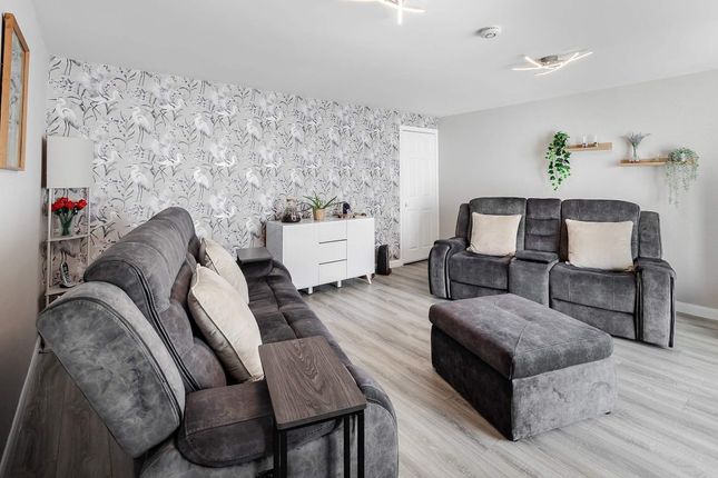 13, Willowbank, Ladywell, Livingston photo 4
