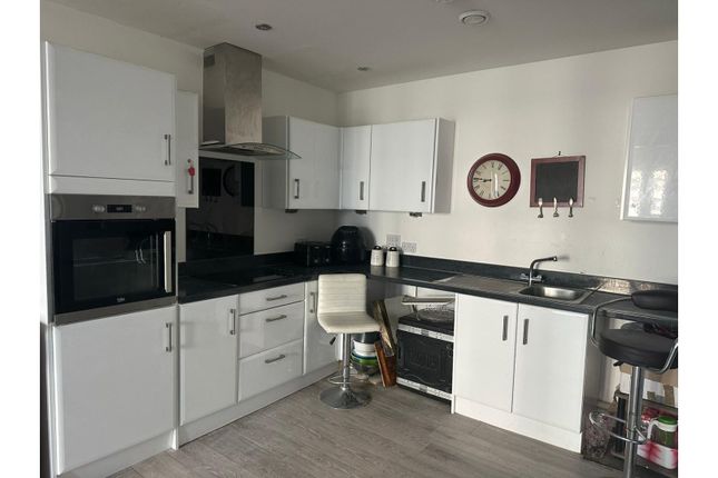 Flat for sale in 3 Hollyhedge Court Road, Manchester