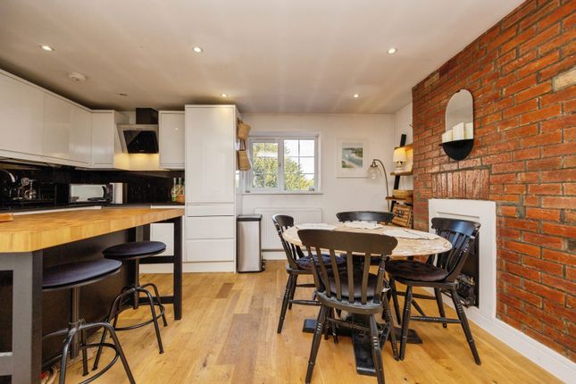 Flat 2, Fordmill House,, Portsmouth Road, Godalming photo 2