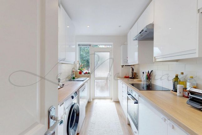 Flat 2   2 Bed 31-35, Great Ormond Street, London photo 3
