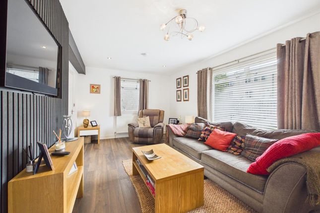 30, Burns Drive, Johnstone photo 3