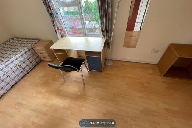 Semi-detached house to rent in Honeysuckle Road, Southampton