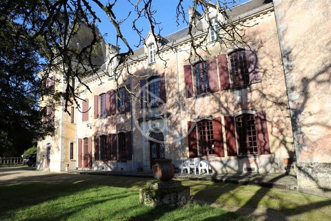 Property for sale in Saint-Jean-D'angely, 17400, France, Poitou-Charentes, Saint-Jean-D'angély, 17400, France