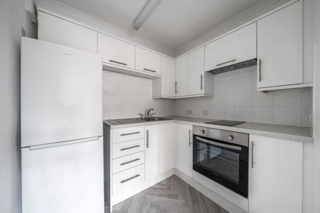 17 Hopton Court,, Forge Close, Kent photo 3