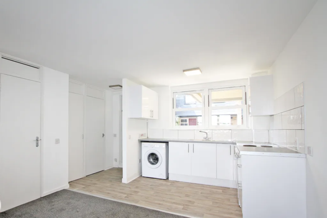 Flat to rent in Friar Mews, London