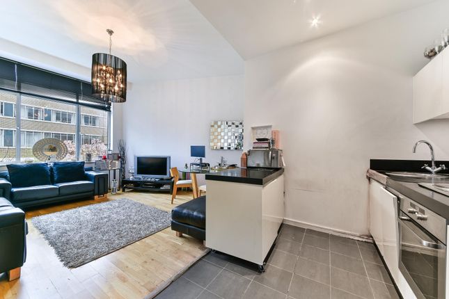 Thumbnail Flat for sale in Wallis House, Great West Road, Brentford