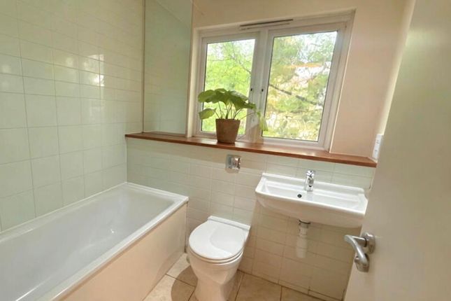 93 Elvedon Road, Feltham photo 5