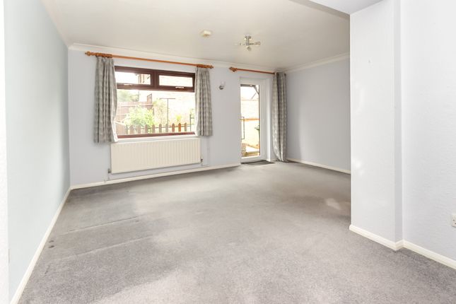 12, Muirfield Road, Wellingborough photo 2