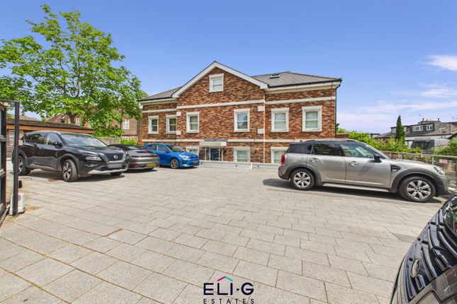 Luxury Three Bedroom Purpose Built Apartment With Direct Access Private Garden