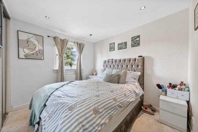 3 Rhindmuir Court, Glasgow photo 4