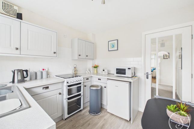 24, Field End Garth, Leeds photo 2