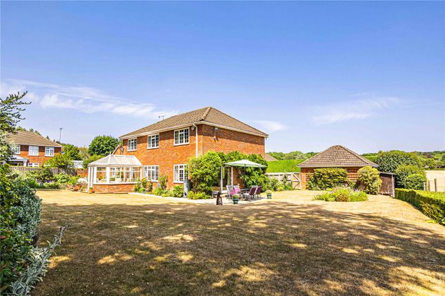 14, Hunters Park, Hertfordshire photo 2