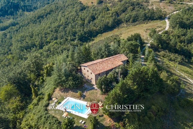 Country house for sale in Apecchio, Marche, Italy