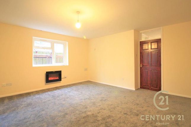 83, Pine Tree Close, HOUNSLOW photo 3