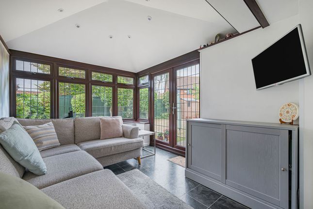 6, Larch Grove, Sidcup photo 4