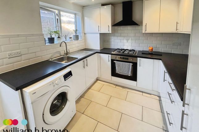 64, Laburnum Crescent, Frinton-on-Sea photo 2