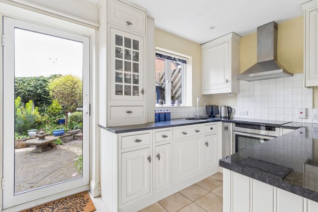 19 Thornhill Close, Amersham photo 4