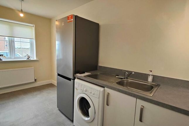 29, Manor Park Drive, West Yorkshire photo 4