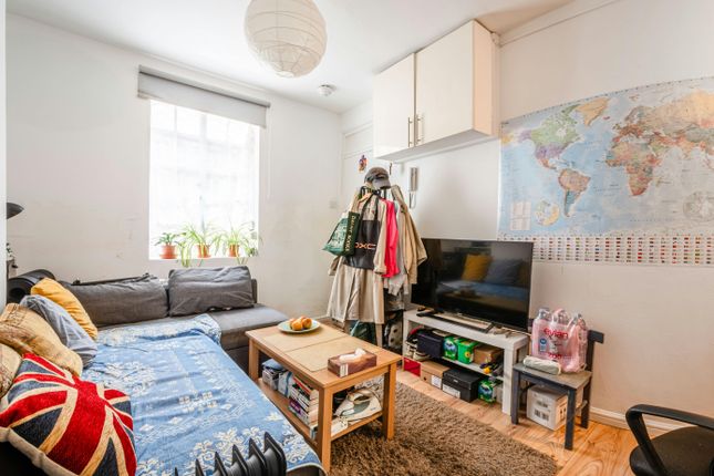 Flat 3 Victoria Chambers - Luke Street, Shoreditch, London photo 2