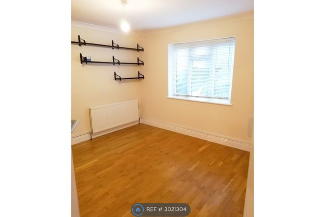 The Maisonettes Alberta Avenue Cheam, Sutton Surrey, Sutton photo 4