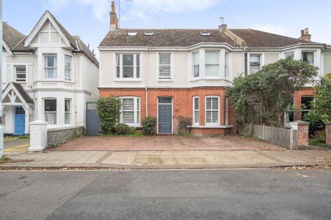 2-bed flat on Richmond Road, West Sussex, £395,000