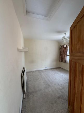 33 Twyford Abbey Road, London photo 3